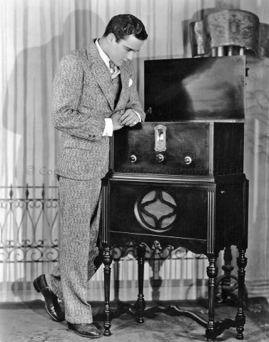 L'ammirazione del cervello della radio! Foto storiche L'ammirazione del cervello della radio! Foto storiche