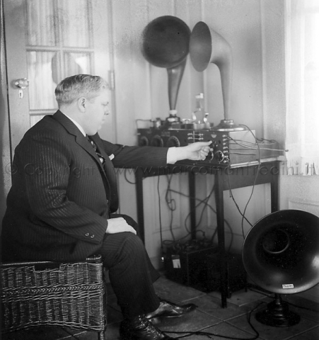 Radioamatore fissato con il dolby surround! Foto storiche Radioamatore fissato con il dolby surround! Foto storiche